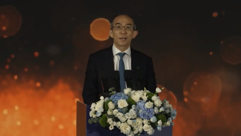 ����ͨѶ�ܲ�������������оƬ���㷨���ܹ���������׼�Ķ˵���AI����