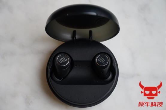 ��������JBL FREE����ױ�С����Ȼ����һ������